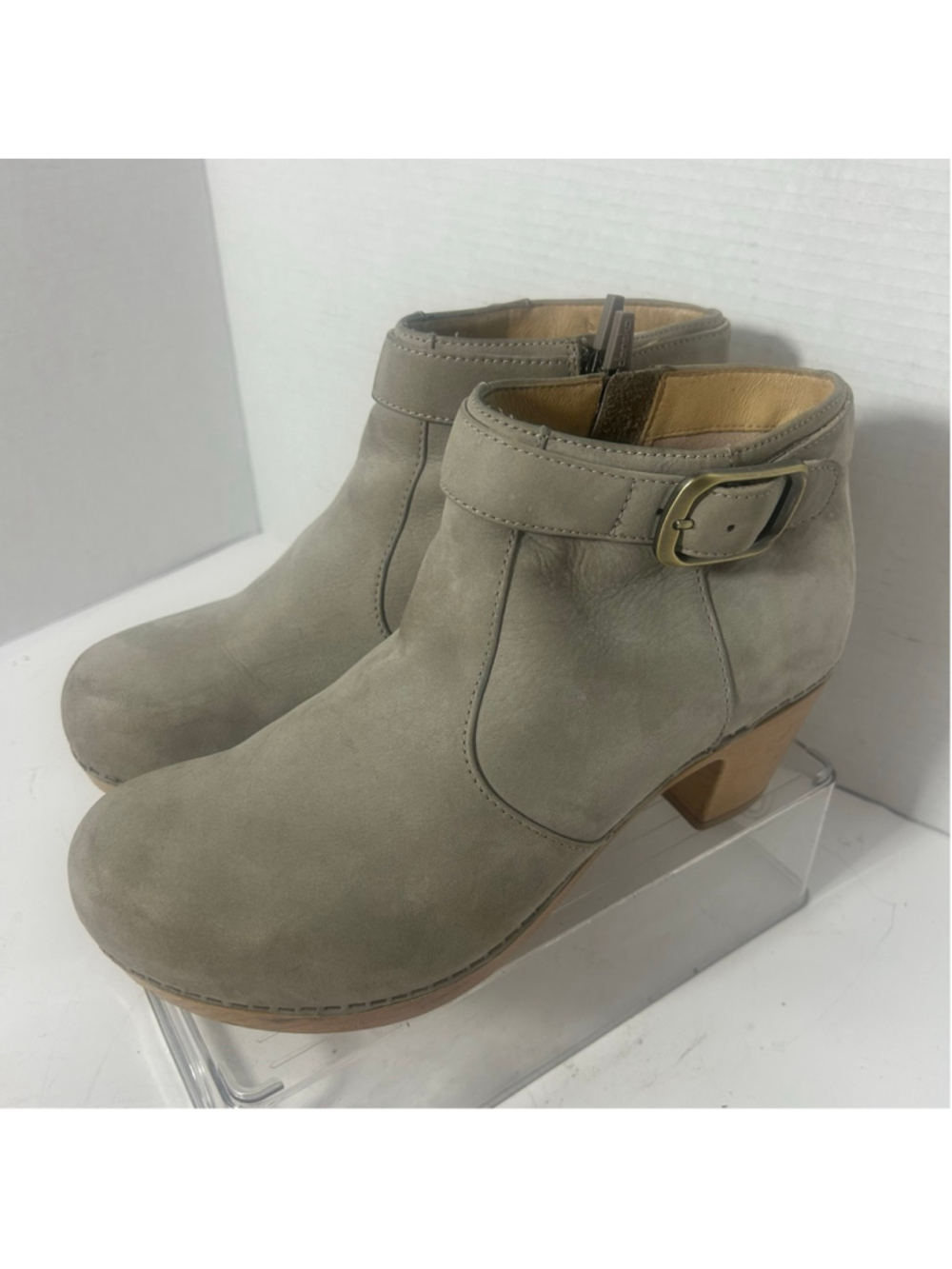 Women's Dansko Autumn Gray Suede Ankle Booties Neutral Nubuck 8.5 Comfort